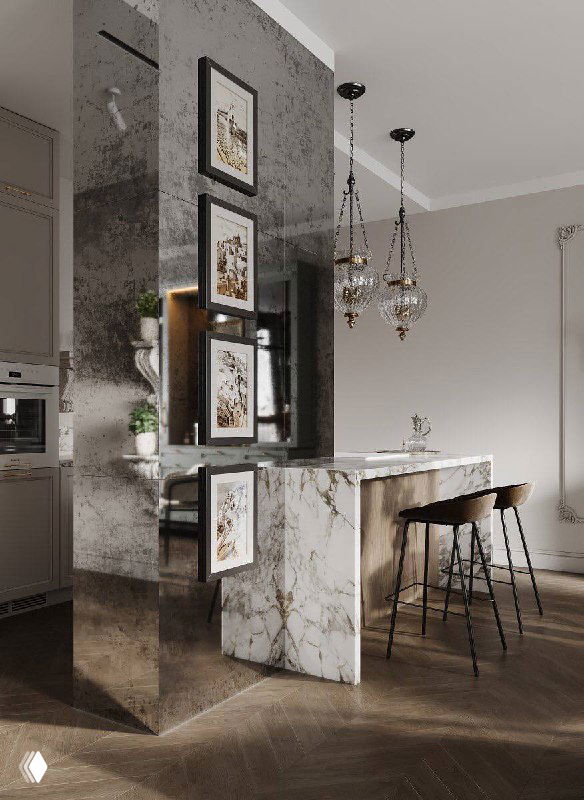 Близкий ракурс зеркальной облицовки несущей колонны, картины на стене и продолжение мраморной столешницы, создающие игру отражений