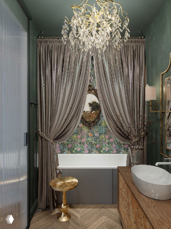 Ванная с цветочным панно Kerama Marazzi, плотные шторы и золотистая люстра; на переднем плане видна дубовая тумба с накладной раковиной и аксессуарами.