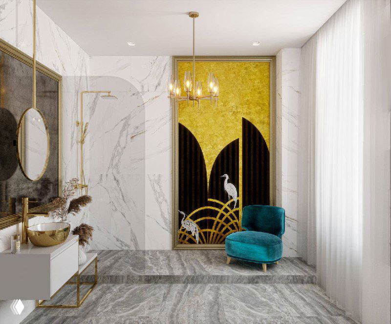 Ванная комната с мраморной отделкой и золотыми элементами, на стене декоративная панель или фреска ярко-жёлтого цвета, элитный интерьер.