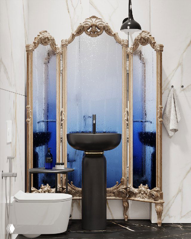 Трехстворчатое декоративное зеркало в резной золотой раме над умывальником в ванной, контраст черной сантехники и мраморной плитки.