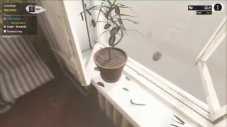 Скриншот игрового процесса: подоконник с горшком и разбитыми предметами, солнечный свет и элементы интерфейса симулятора ремонта.