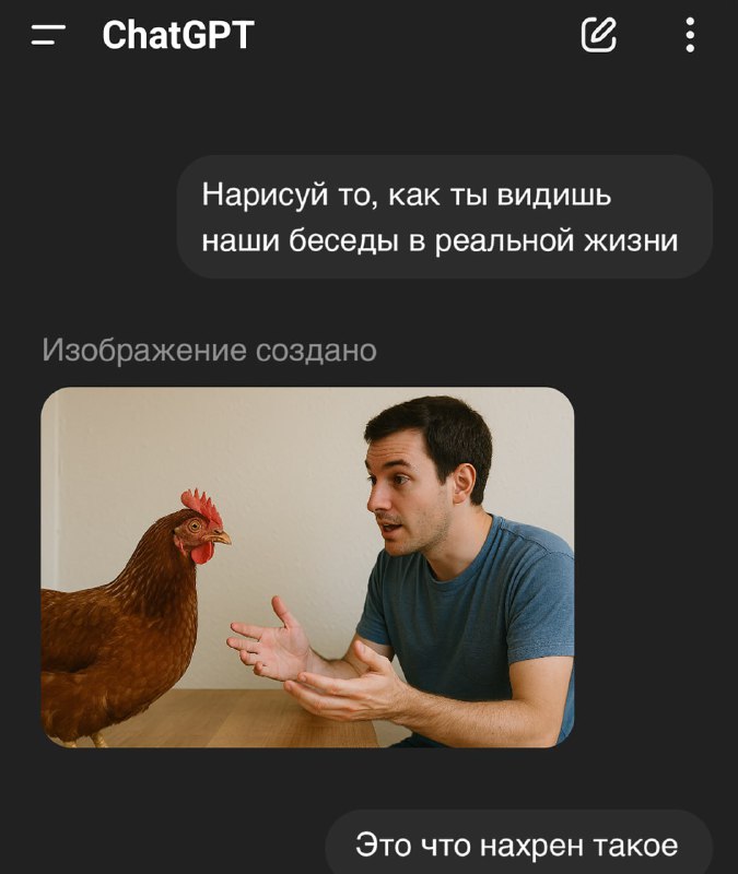 Мужчина, активно жестикулирующий рукой перед курицей на столе на нейтральном фоне; сцена выглядит комичной и абсурдной.