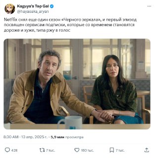 Кадр из серии: два персонажа сидят за столом в интерьере, держатся за руки; среднее освещение, напряжённые выражения лиц.