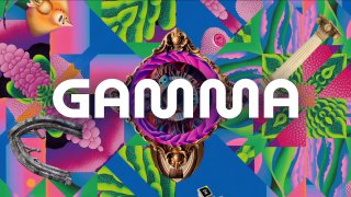 Яркая абстрактная иллюстрация с крупной надписью GAMMA на насыщенном цветном геометрическом фоне; коллаж, узоры и формы.
