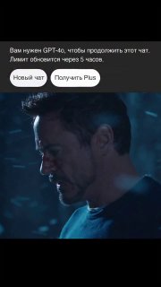 Мужчина в профиль на тёмном фоне с холодной синей подсветкой; задумчивый кинематографический кадр с контрастной тенью.