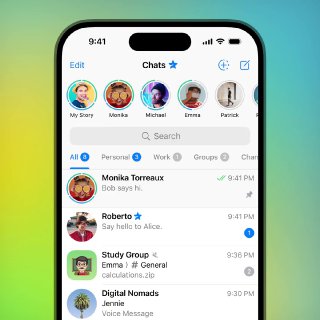 Скриншот чатов Telegram: ряд сторис и список диалогов, показаны имена, время сообщений и индикаторы новых сообщений.