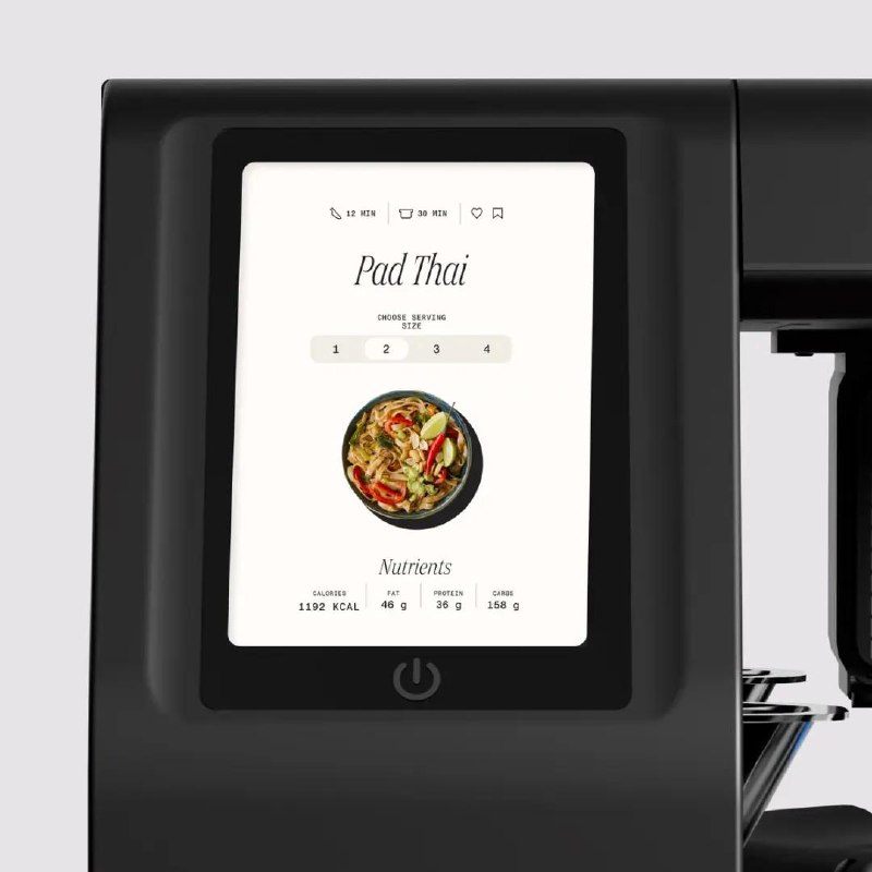 Сенсорный экран робота Posha с интерфейсом рецепта Pad Thai, крупный план дисплея и элементы управления приготовления.