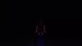 Темное превью из видео: контур робопса Spot со светящимися элементами на сцене, кадр из выступления на шоу.