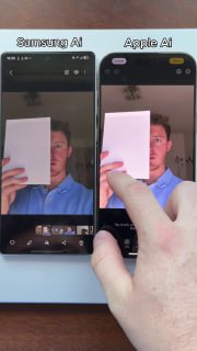 Два смартфона рядом с пометками «Samsung AI» и «Apple AI», на экранах мужчина держит лист бумаги — иллюстрация наглядного сравнения работы ИИ‑функций на телефонах.