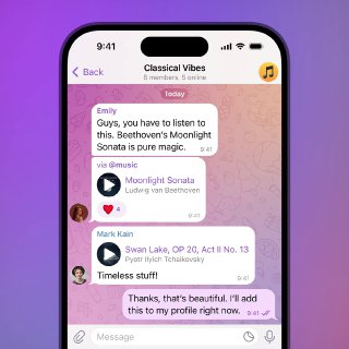 Скриншот Telegram на смартфоне: чат с проигрывателем музыки в профиле, фиолетовая тема и элементы интерфейса приложения.