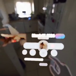 Размытое изображение жилой комнаты с наложенным интерфейсом интерактивной 3D‑сцены, видно элементы управления и перспективу, похожую на VR‑предпросмотр.