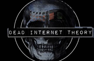 Череп на тёмном фоне с надписью «DEAD INTERNET THEORY», стилизованная иллюстрация темы возможного исчезновения интернета.