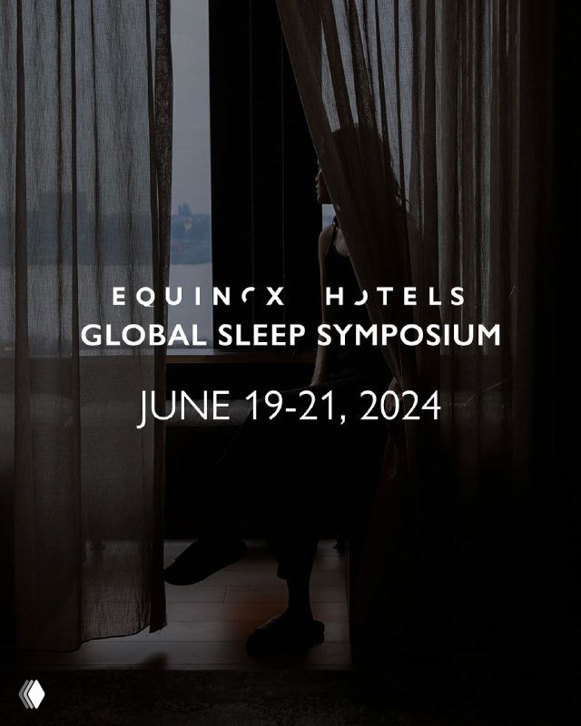 Темная промофотография с силуэтом человека у окна и текстом о Global Sleep Symposium EquinoxHotels; рекламный кадр для конференции по сну.
