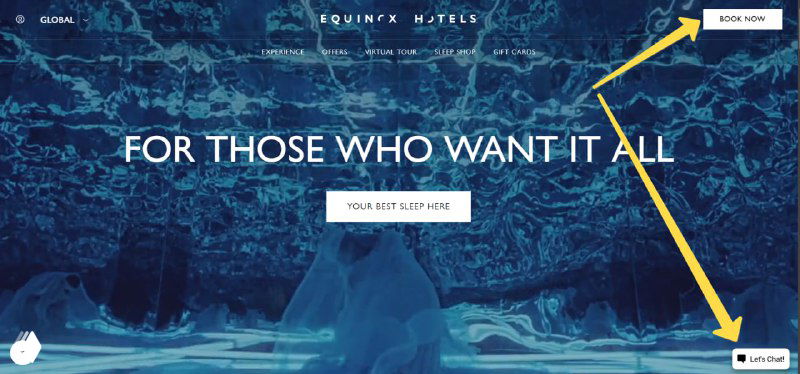 Главный экран сайта отеля с крупным слоганом; в правом верхнем углу видна кнопка/модуль бронирования — пример размещения.