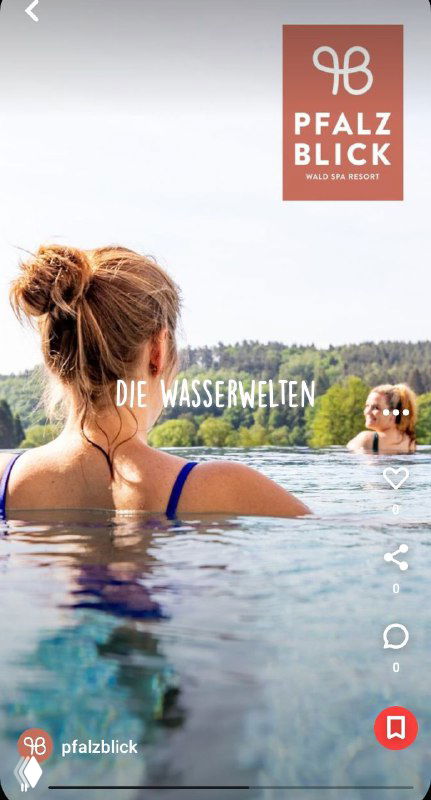 Женщина в бассейне на фоне природного озера, видна расслабленная поза — образ водных впечатлений и релаксации для гостей.