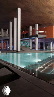 Термальный бассейн внутри велнес‑комплекса First & Only в Москве: просторный бассейн с спокойной атмосферой, мягким освещением и зоной отдыха.