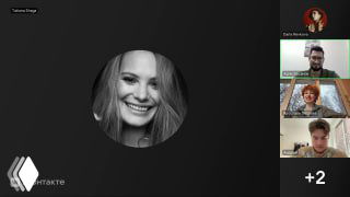 Скриншот стрима: экран видеозвонка с круглой фотографией спикера и миниатюрами участников на тёмном фоне, иллюстрация онлайн‑обсуждения.