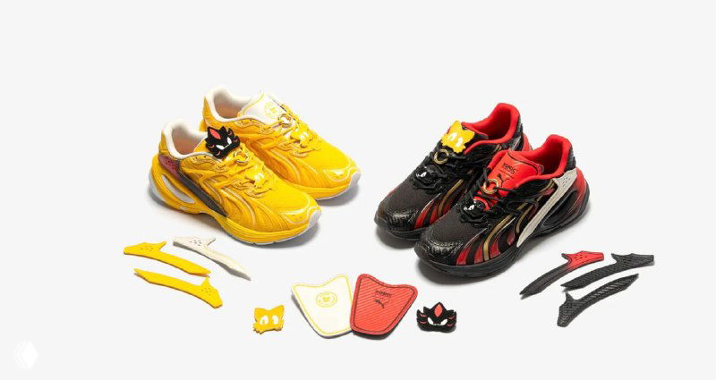 Пара кроссовок Puma и набор сменных деталей и аксессуаров с оформлением Sonic на белом фоне — комплект для кастомизации и демонстрации модулей.