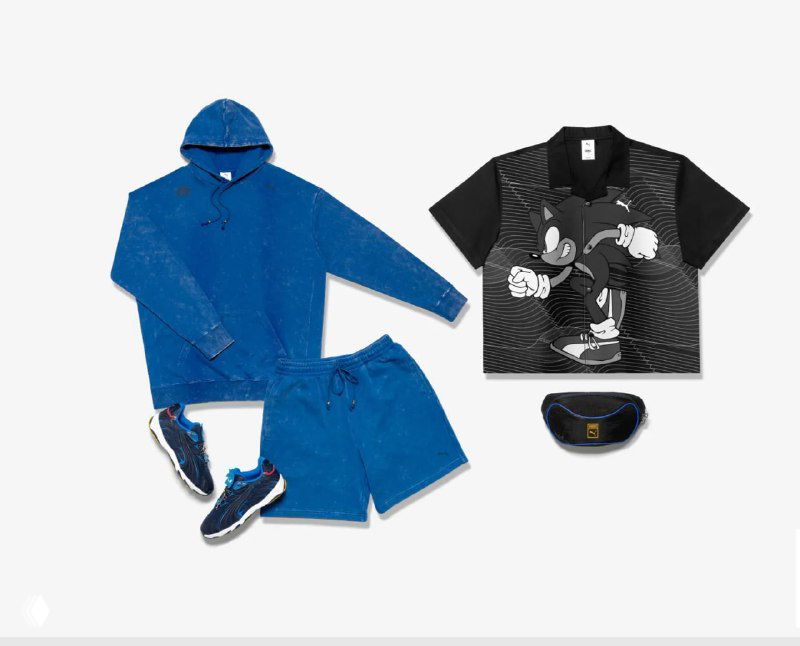 Набор одежды Puma x Sonic: худи, шорты и футболка с принтом Sonic и небольшие аксессуары, выложенные в flatlay на белом фоне для демонстрации ассортимента.