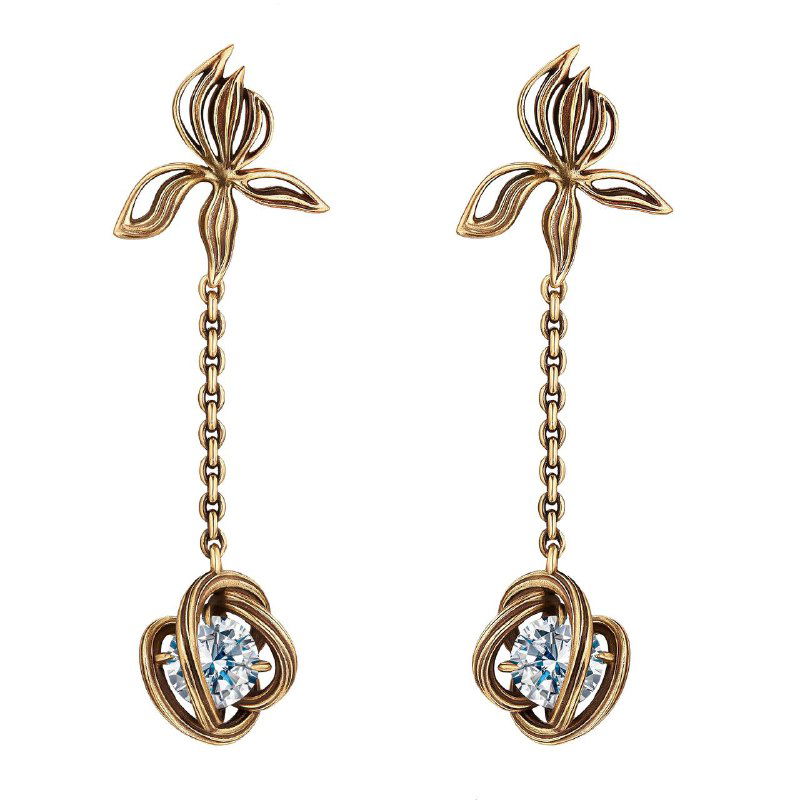 Пара серьг CORDA от Fiore di Firenze на белом фоне: золотистая цепочка и светлый кристалл в переплетённой оправе, фронтальный ракурс.