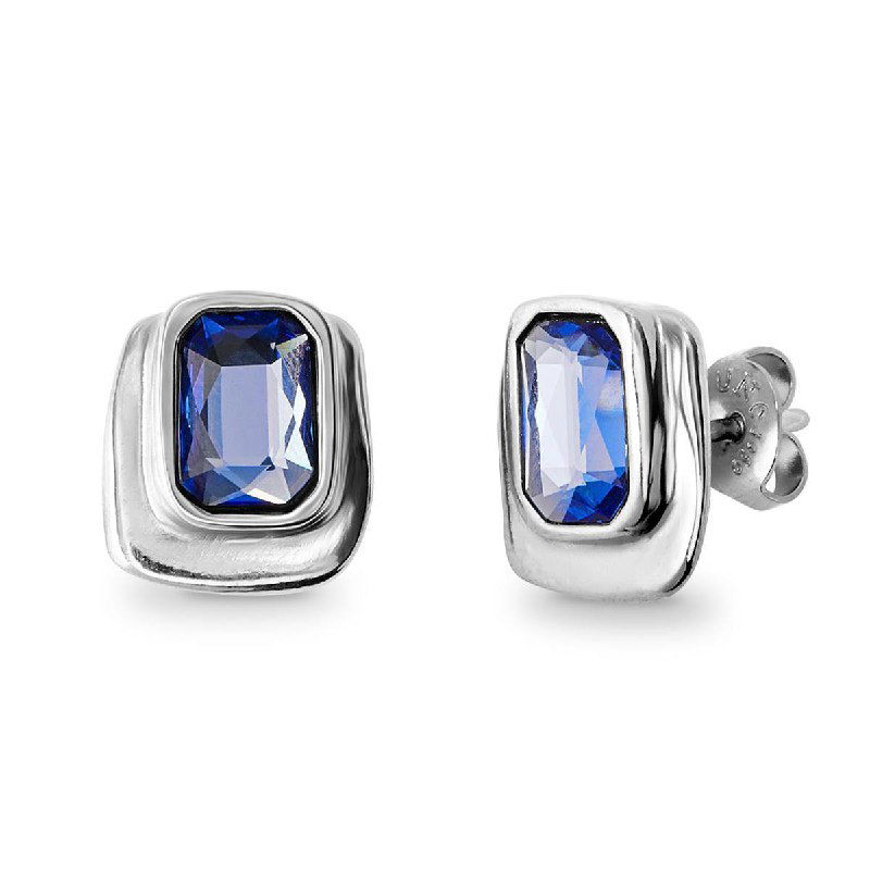Фотография серьг с прямоугольными синими кристаллами в серебристой оправе — товарная съёмка коллекции Ser Magnetica.