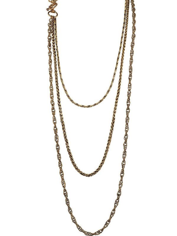 Детальный план многослойного колье-цепи Fiore di Firenze: три уровня цепочек и соединительные элементы, показаны текстура и цвет металла.