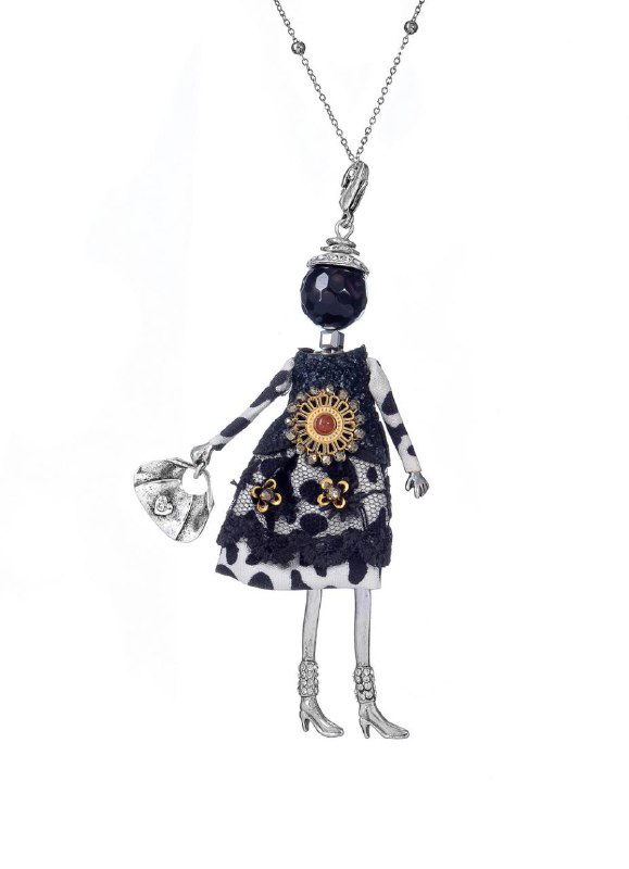Подвеска-кукла MIAMELIE в тёмных тонах: блестящие элементы на платье, мини-сумочка и контрастный камень на «голове», фото на белом фоне.