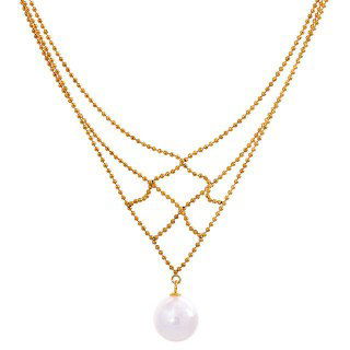 Многорядное колье NO SECRET с позолотой 18К и подвеской-жемчужиной: тонкое золотистое плетение и деликатный жемчуг для лёгких летних комплектов и торжеств.