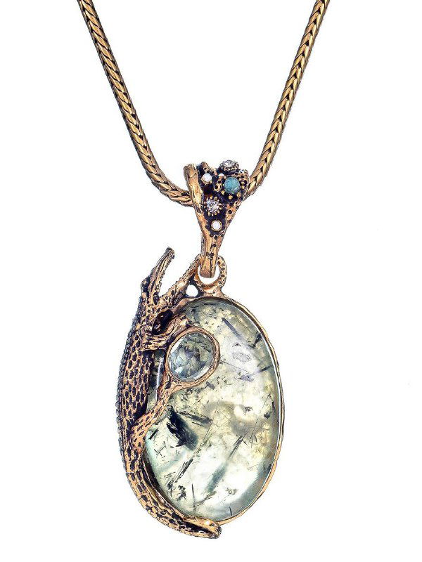 Изящный кулон Alcozer&J с большим овальным полудрагоценным камнем в причудливой оправе и декоративной деталью в винтажном стиле