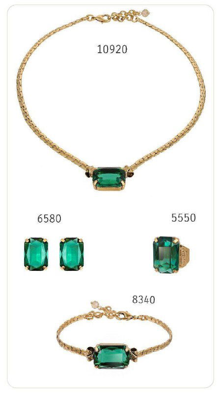 Каталожный снимок украшений Claudio Canzian: тонкое колье с прямоугольным зелёным кристаллом и соответствующие серьги на белом фоне.