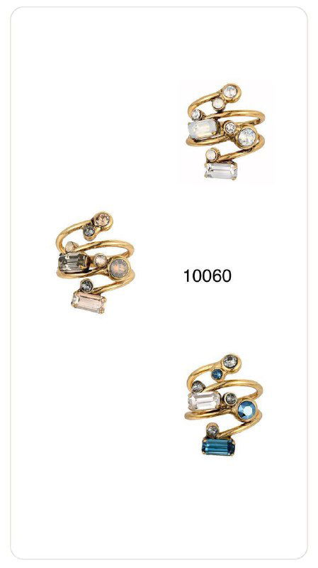 Три витых золотых кольца и аксессуары Claudio Canzian с мелкими вставками, представленные в каталожном снимке на белом фоне