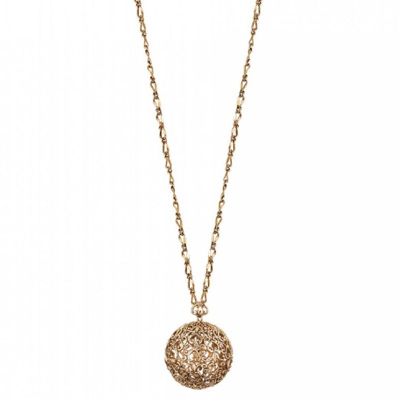 Подвеска-слоник SFERA на тонкой цепочке в виде круглой ажурной медальон-сферы золотистого оттенка, вид спереди на белом фоне.