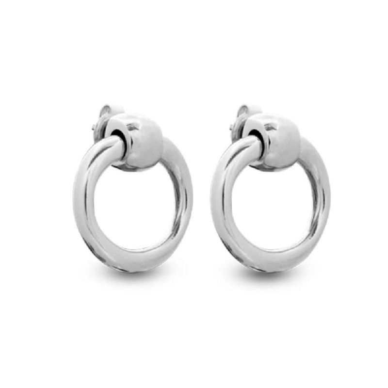 Пара небольших серебристых серьг-колец Ciclon на белом фоне — продуктовая фотография, демонстрирующая форму и полировку металла.