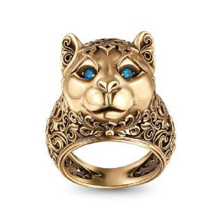 Фотография кольца Fiore di Firenze в форме головы пумы на белом фоне: золотистая фурнитура и декоративная гравировка, инкрустация в глазах.