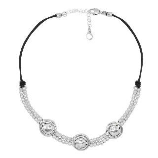 Фото ожерелья линии Aurea от Ciclon на белом фоне: чёрный шнур с серебристыми декоративными элементами и застёжкой, вид продукта спереди