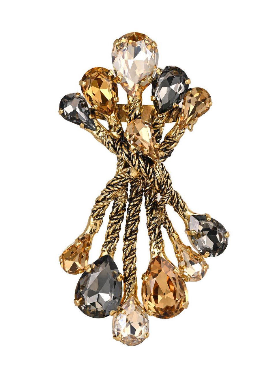 Золотистая брошка из связанных нитей с несколькими каплевидными кристаллами разных оттенков на белом фоне, крупный план украшения