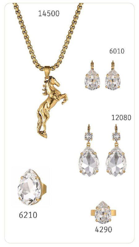 Каталог: золотая цепочка с фигурной подвеской в виде лошади и набор из кристаллов и сережек, указанные цены и артикулы на белом фоне.