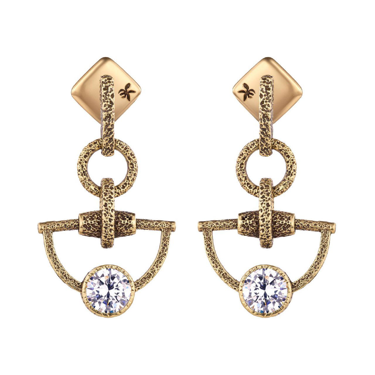 Золотистые серьги из коллекции Fiore di Firenze Cavallo с крупными сверкающими кристаллами, фотография каталожного товара на белом фоне для Rosone, детализированный вид дизайна.