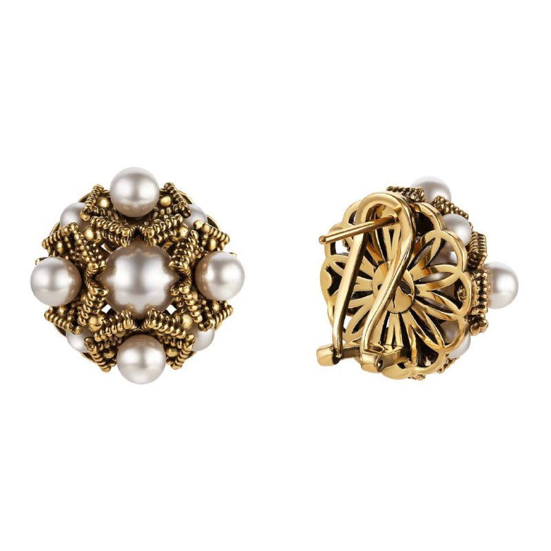 Джентльменский ракурс парных серег Fiore di Firenze: демонстрация задней части и застёжки-клипсы, винтажный узор и жемчужные элементы.