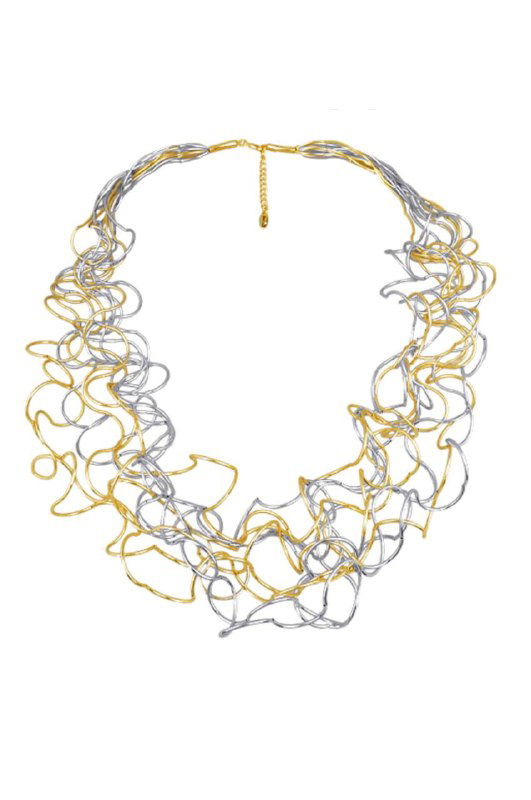 Коллекционное ожерелье комбинированного золото‑серебряного тона с легкой ажурной структурой и волнообразными звеньями, акцент на металлический дизайн.