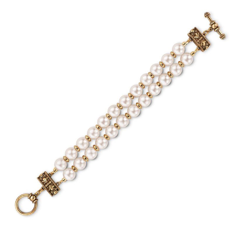 Браслет Fiore di Firenze: трёхрядная нить жемчуга с золотыми декоративными элементами и застёжкой, фото товара на белом фоне для интернет-каталога.