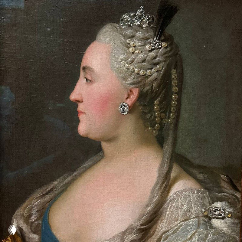 Фрагмент классического портрета с дамой в жемчужных украшениях, иллюстрирующий историческую связь жемчуга с роскошью.