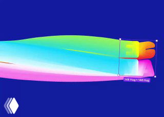 Яркая градиентная лента-спираль на синем фоне — скриншот из Figma с выделением элемента и рамкой, демонстрирующий эффект копирования и поворота объекта.