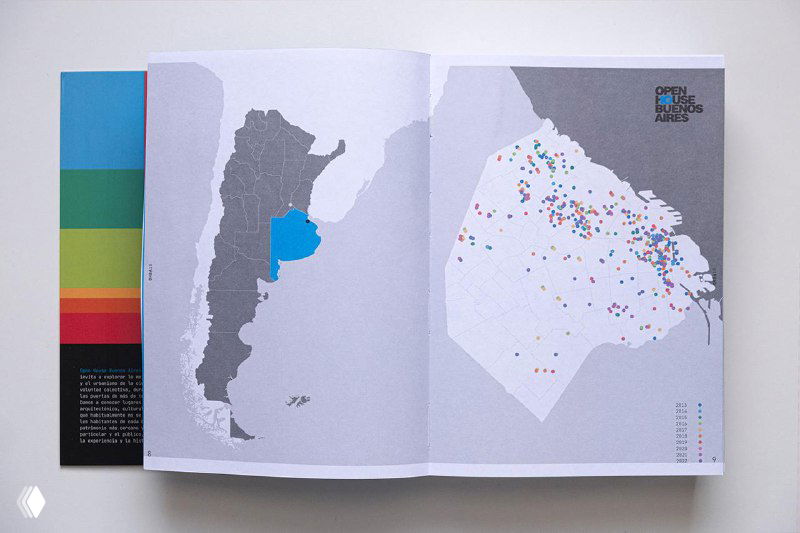Разворот книги с картой Аргентины и Буэнос‑Айреса на сером фоне, точечная инфографика и цветовые акценты в навигационных панелях.