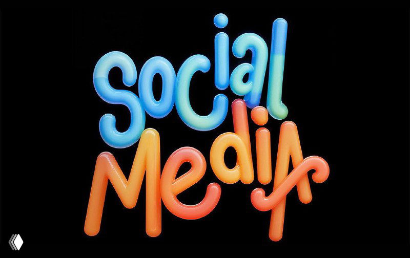 Объёмный 3D-леттеринг «Social Media» в синих и оранжевых тонах на чёрном фоне; мягкая объёмная форма и тень.