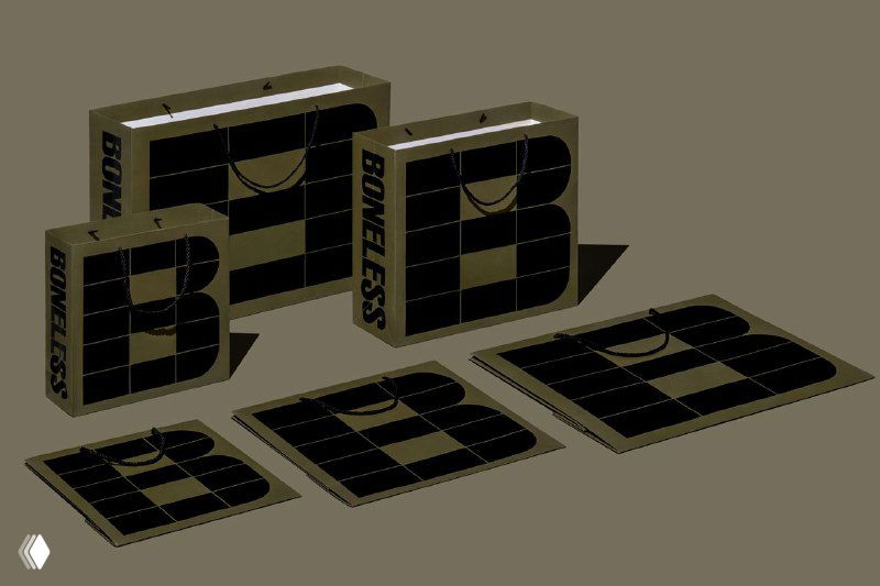 Упаковка и коробки с модульной литерой «B» бренда BONELESS; крупный чёрный паттерн на оливковой основе, графичная айдентика.