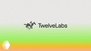 Логотип TwelveLabs на мягком градиентном фоне зелёно‑жёлто‑оранжевых оттенков — абстрактная визуализация айдентики и атмосферы бренда.