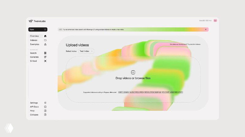 Интерфейс загрузки видео с объёмным цветным потоком градиентной формы — пример визуализации процесса анализа и обработки видеоконтента.