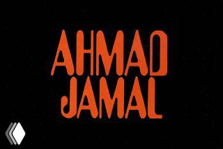 Тонкая удлинённая оранжево-красная леттеринговая надпись «Ahmad Jamal» на тёмном фоне, пример из коллекции джазовых афиш.