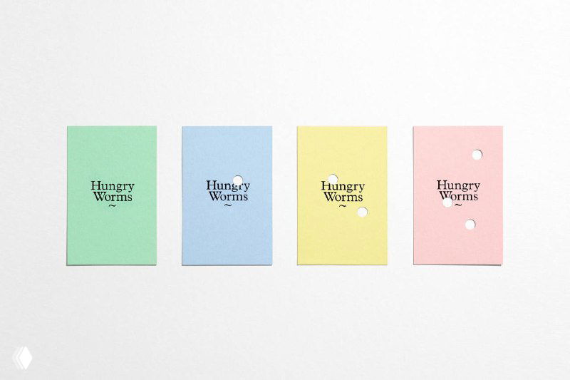 Ряд пастельных карточек с логотипом Hungry Worms на белом фоне — пример фирменных карточек, цветовой палитры и минималистичного стиля айдентики.